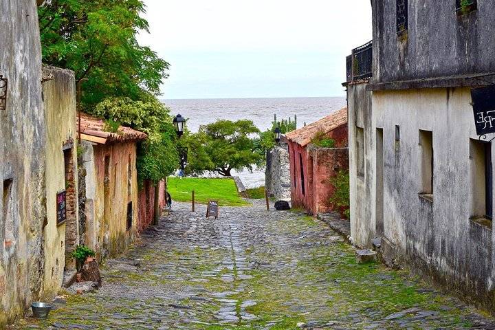 Colonia, Montevideo