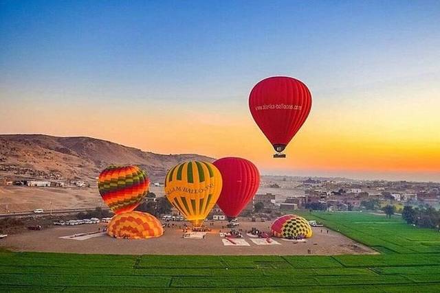 Hot air balloons