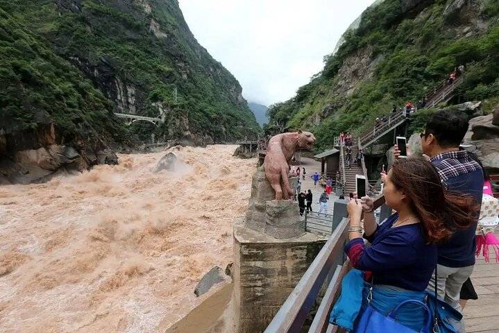Tiger Leaping Gorge, Lijiang