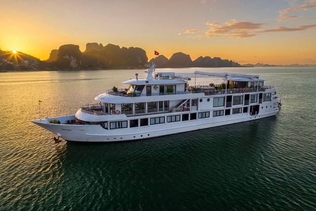 Bai Tu Long Bay