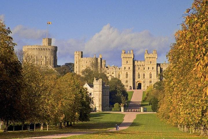 London to Stonehenge and Windsor Castle Including Entrance Tickets
