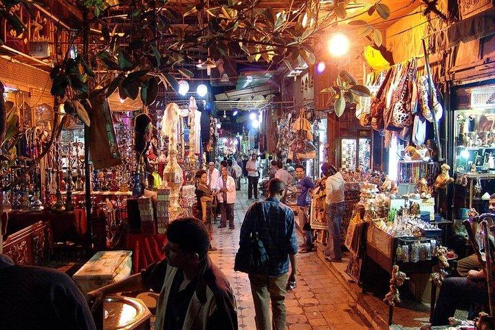 Day trip to Giza Pyramids Old Egyptian Museum & Bazaar