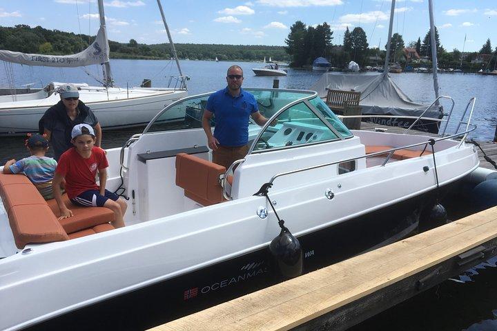 Wannsee Lake Private Boat Tour with Hotel Pick-Up from Berlin