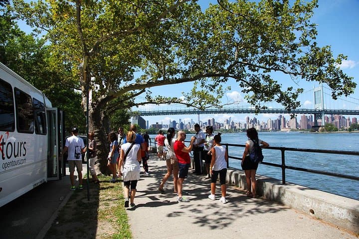 Brooklyn, Bronx and Queens Coach Tour from Manhattan