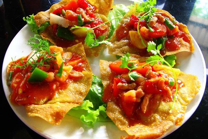 Hoi An Street Food Walking Tour with Tastings