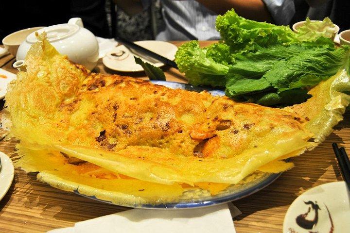 Small-group Foodie by Night in Saigon (04 hours)