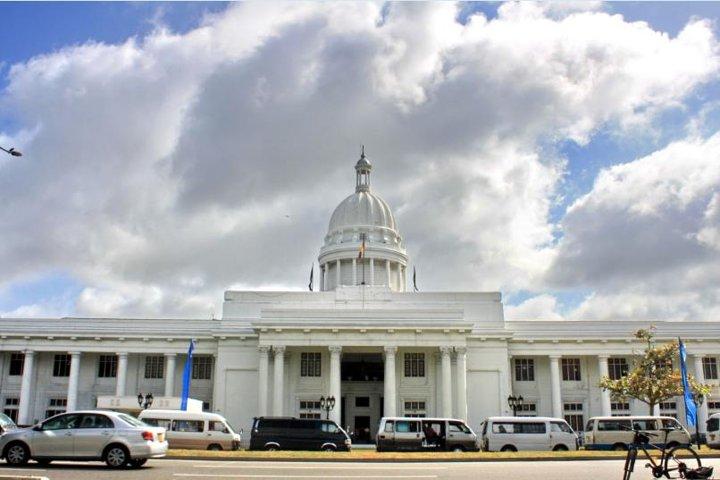 Colombo City Highlights by Bicycle
