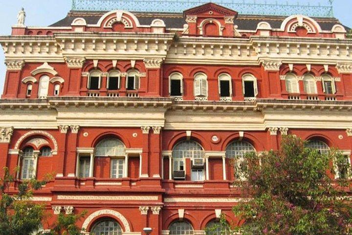 British Raj Heritage walk in Kolkata with guide