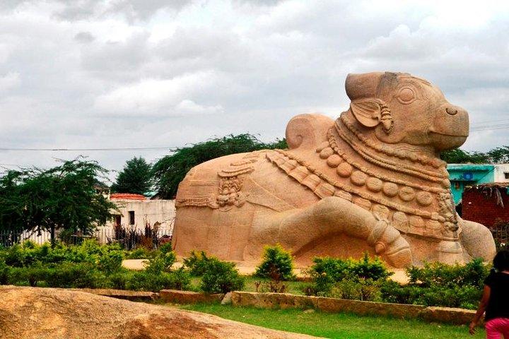 Day trip from Bangalore to Lepakshi for Temple architecture & paintings
