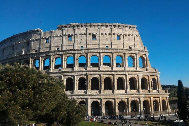 Colosseum restricted areas and Undergrounds Group Tour