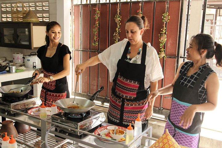 Pink Chili - Thai Cooking Class and Market Tour in Bangkok