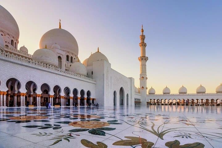 Dubai to Abu Dhabi Full-Day Shared City Tour