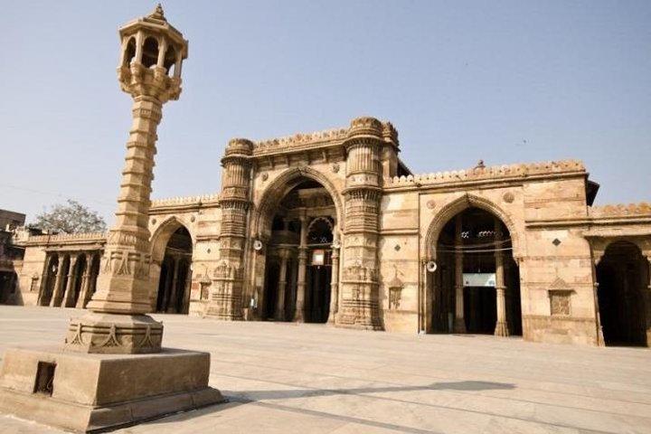 Explore Ahmedabad Spiritual Sites - A Private Tour with Akshardham Temple& Lunch