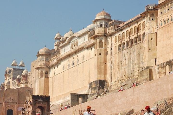 Jaipur: Tour the Magnificent Amber Fort with Private Transfer