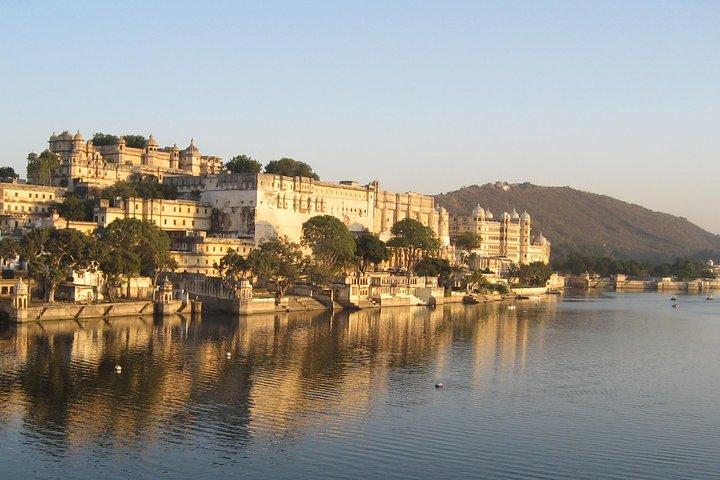 Evening Excursion: Bagore Ki Haveli Dance Show in Udaipur