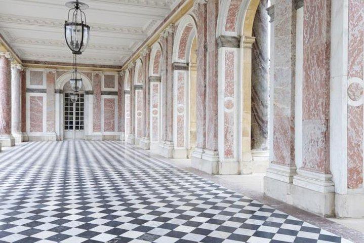 Versailles Palace & Marie-Antoinette's Estate Guided Tour