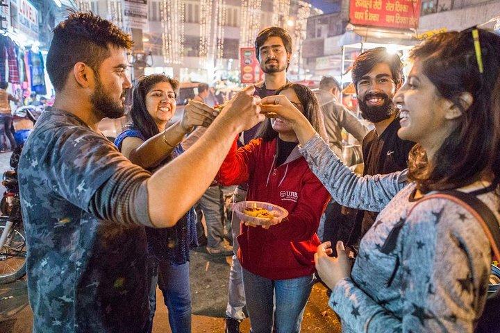 Delhi Food Walk: Rickshaw Ride, Street Eats & Market Tour
