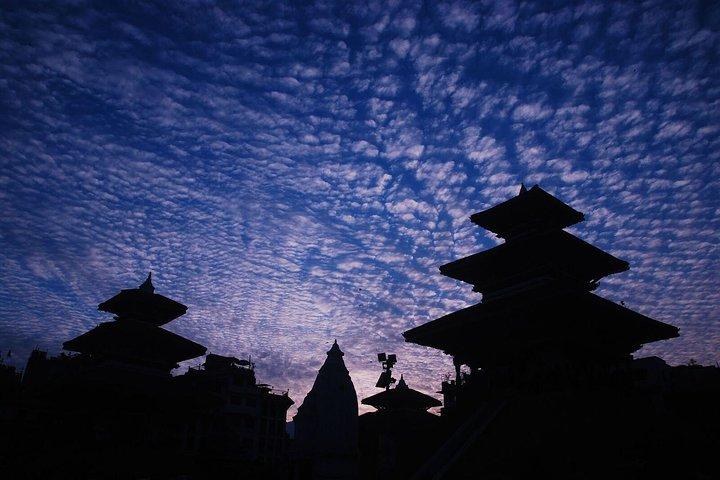 Kathmandu by Rickshaw: Sunset Tour to Durbar Square & More