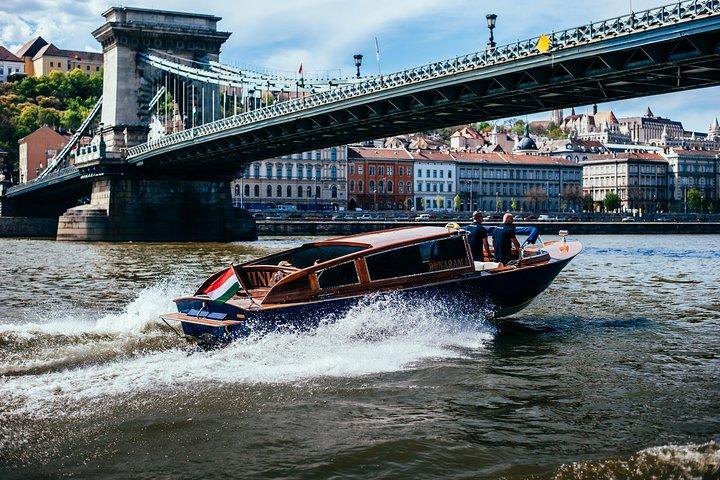 Luxurious, private day cruise with a waterlimousine to Szentendre