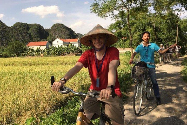 Hoa Lu - Tam Coc: Boat Trip and Bicycle Ride