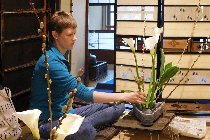 Ikebana Experience in Kyoto Townhouse