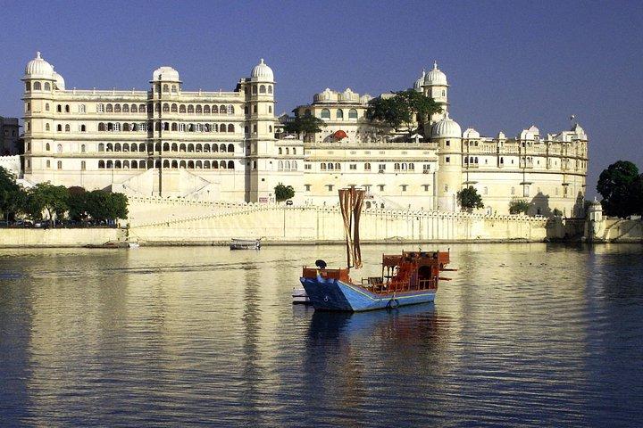 Evening Elegance – Shared Sunset Boat Cruise on Lake Pichola