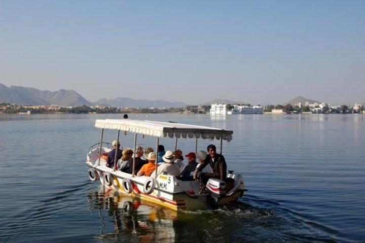 Evening Elegance – Shared Sunset Boat Cruise on Lake Pichola