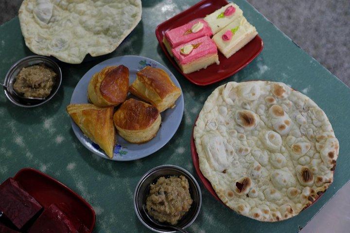 Yangon Breakfast and Market Tour - The must try dishes!