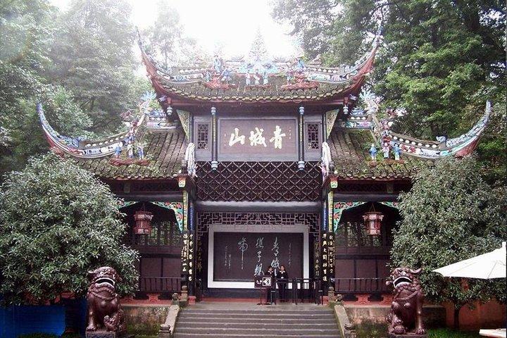 Mount Qingcheng and Dujiangyan Irrigation System Private Day Tour from Chengdu