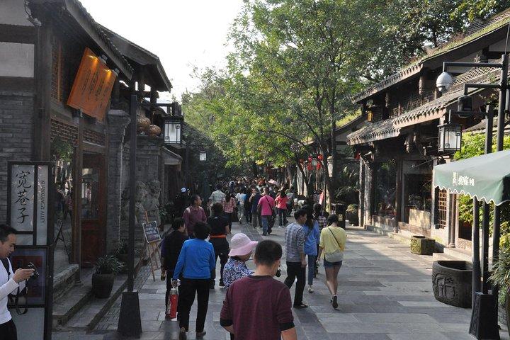 Private Half Day Chengdu Walking Tour including Teahouse and Street Food