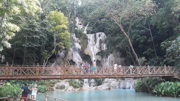 Shuttle Bus ticket to Kuang Si Waterfalls