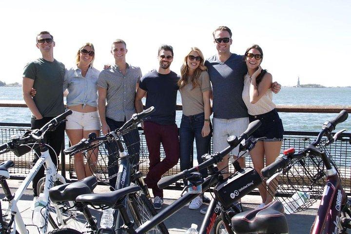 Highlights of New York City Guided Bike Tour (English or Dutch)
