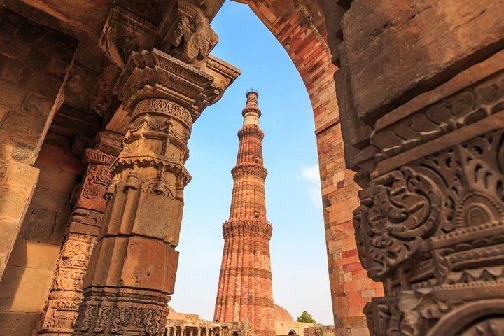 Historic Delhi Morning Tour Including Chattarpur Temple and Qutub Minar with Tuk-Tuk Ride