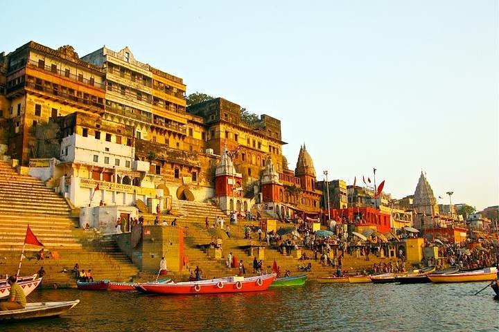 Sunset in Varanasi Tour with a local with free Ganga Aarti and Boat Ride