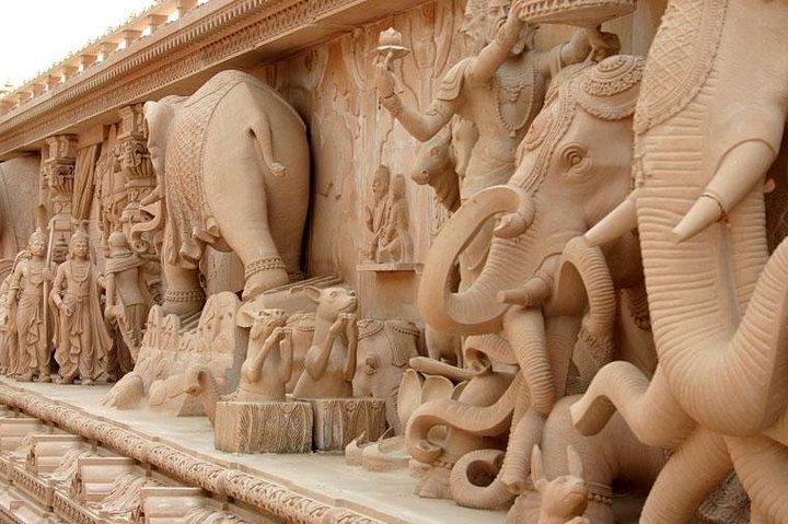 Mughal Heritage Tour Including Lodhi Garden, Humayun Tomb and Akshardham Temple