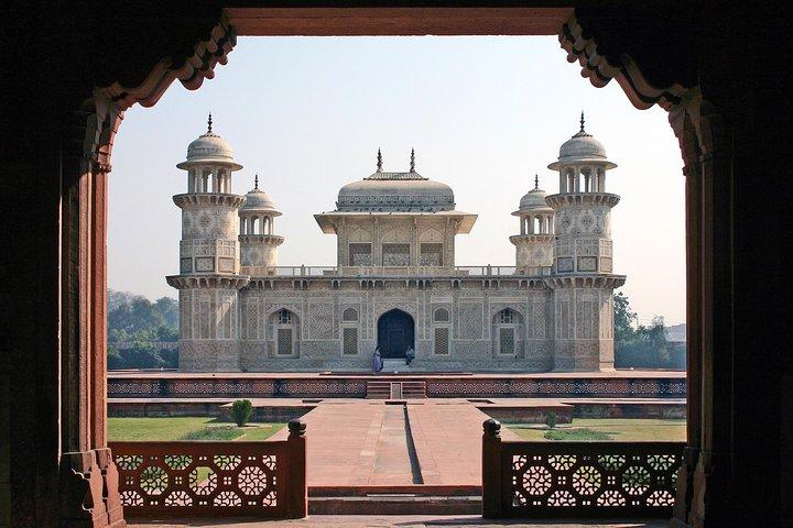 Historical Agra Day Tour: Taj Mahal Sunrise, Agra Fort and Baby Taj