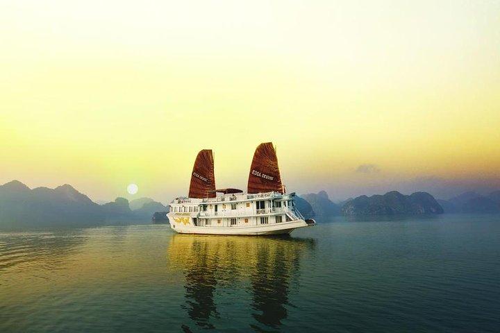 Halong Rosa Cruise 3 days 2 night visiting and kayaking Halong bay