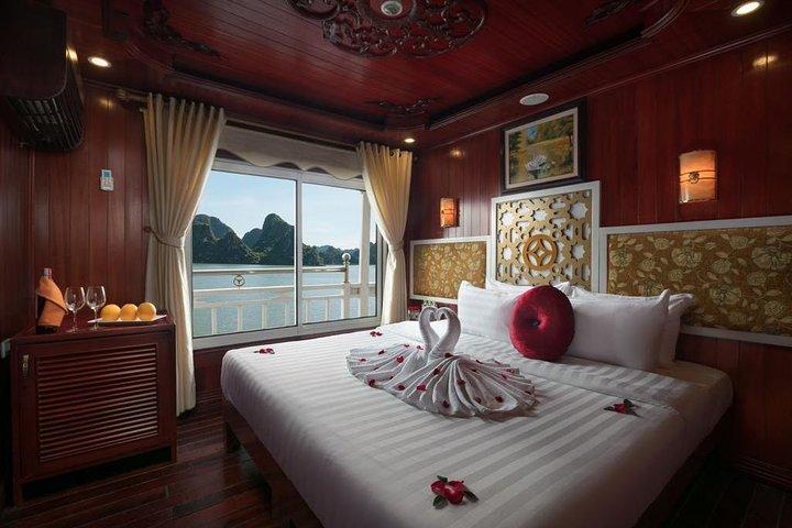 Halong Rosa Cruise 3 days 2 night visiting and kayaking Halong bay