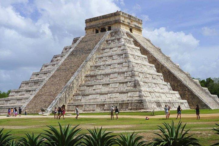 Chichen Itza and Cenote Trip with Luxury Transport from Cancun or Riviera Maya