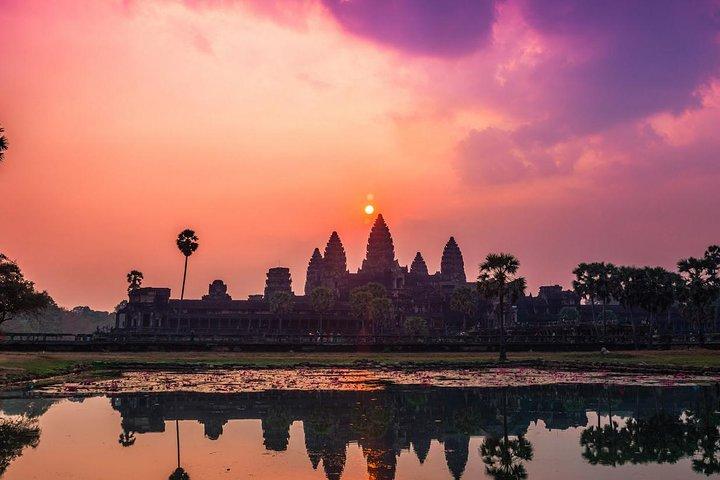 Angkor Sunrise Half-Day Tour with Private Vehicles & Tour Guide