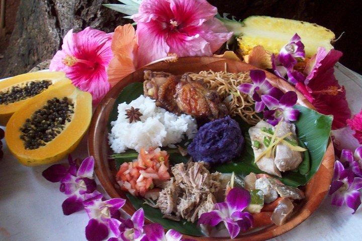 Kauai: Luau Kalamaku with Buffet Dinner and Show