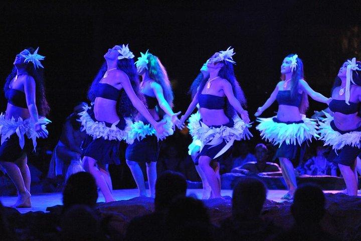 Kauai: Luau Kalamaku with Manor House 4-Course Dinner & Show