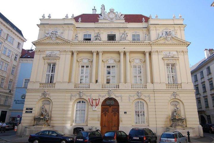 Vienna Secrets Walking Tour to Backyards and Hidden Locations