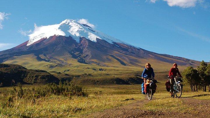2-Day Tour of Cotopaxi Volcano and Quilotoa Lagoon with hotel
