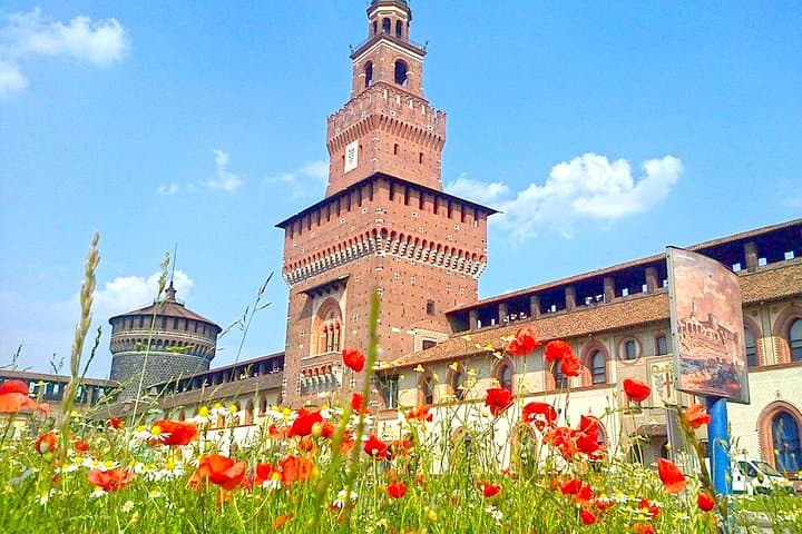 Milan City Center Walking Tour with Local Guide & Duomo Cathedral