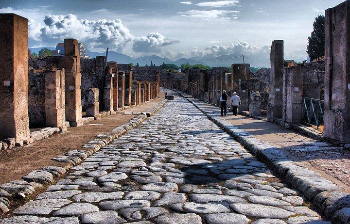 Private Day Tour from Rome to Pompeii and Herculaneum with Hotel Pick up