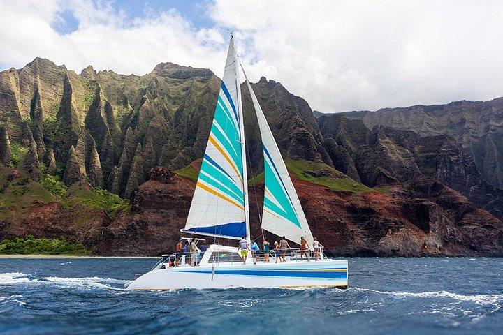 Kauai’s Na Pali Coast Snorkel and Sail Tour