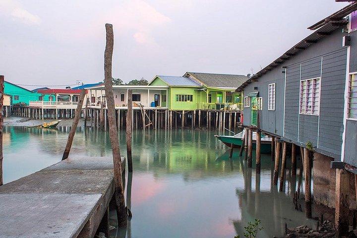 Private Tour: Crab Island Sightseeing Boat Ride and Seafood Lunch