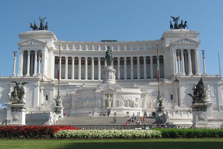 Transfer Fiumicino Fco Airport to Civitavecchia Port with 3 hours Rome Tour