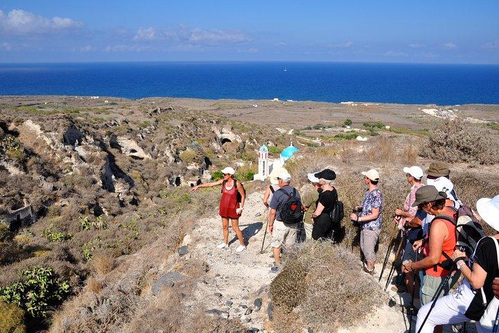 Thirassia Island: 6hr Private Tour with Lunch from Santorini